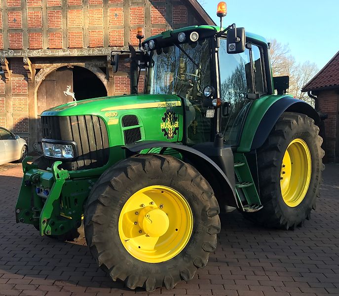 John Deere 6830