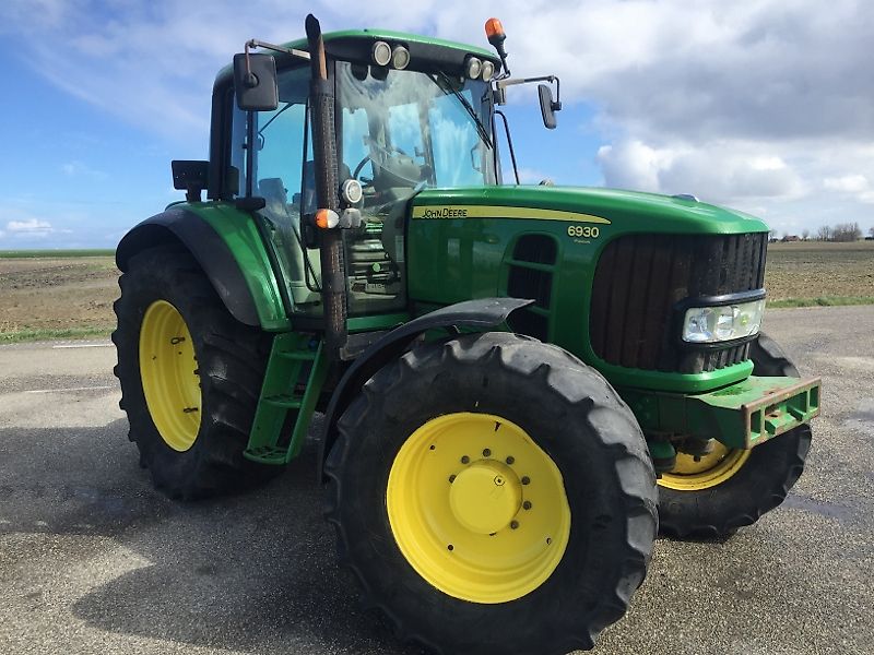 John Deere 6930