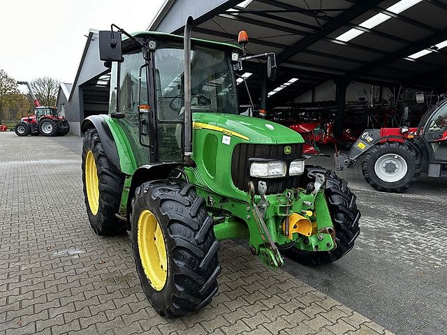John Deere 5620
