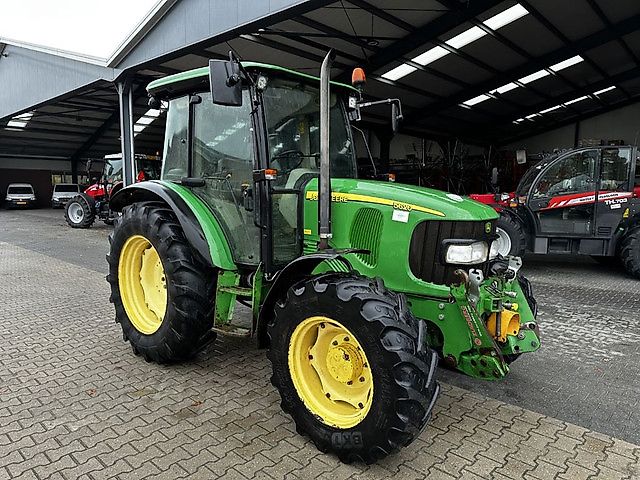 John Deere 5620