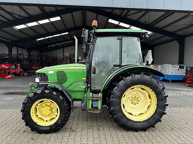 John Deere 5620