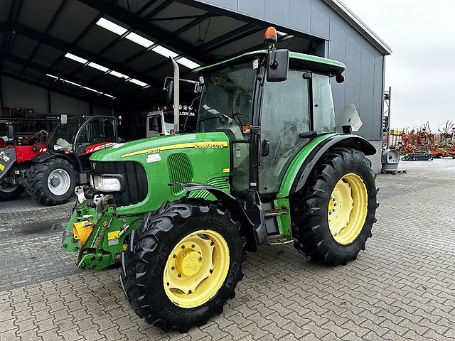 John Deere 5620