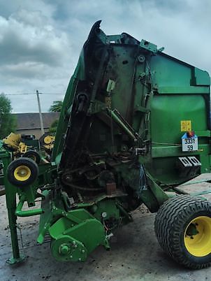 John Deere PRESSE JOHN DEERE 864