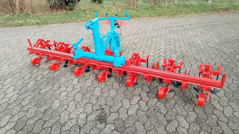 Rau Rau 6 Reihige Heckhacke 50cm Reihenabstand 3,1m Rahmenbreite mit Kulturschutzscheiben Exaktsteuerung im Heck zur optimalen Beikräuterbeseitigung durch Exackthecklenkung