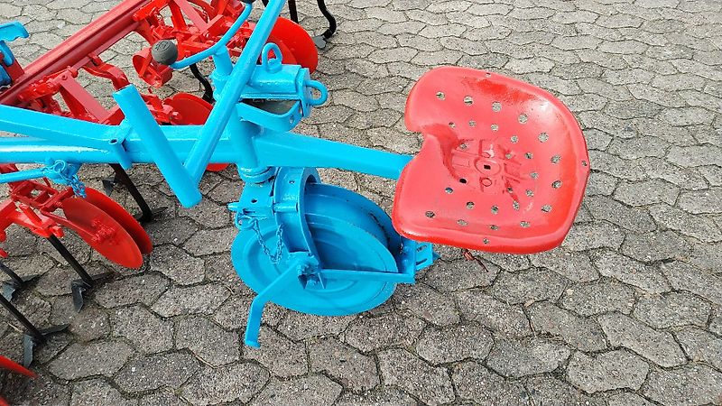 Rau Rau 6 Reihige Heckhacke 50cm Reihenabstand 3,1m Rahmenbreite mit Kulturschutzscheiben Exaktsteuerung im Heck zur optimalen Beikräuterbeseitigung durch Exackthecklenkung