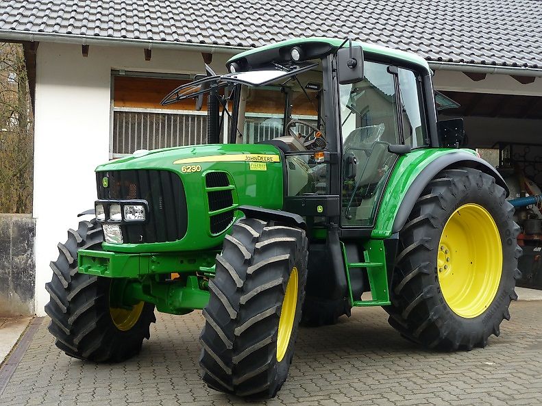 John Deere 6230