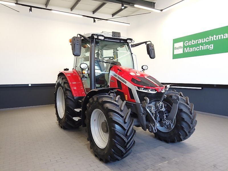 Massey Ferguson 5S.145