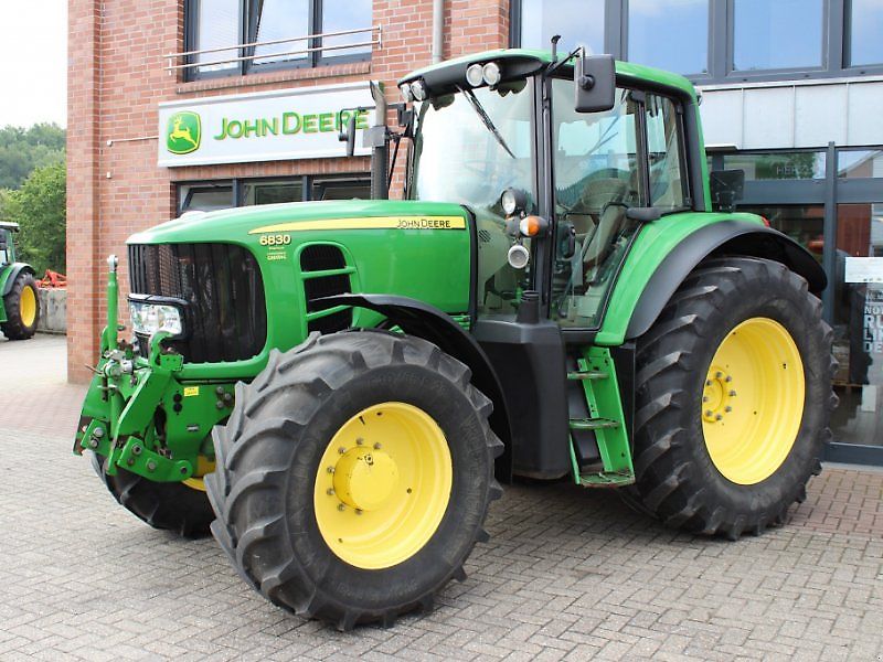 John Deere 6830