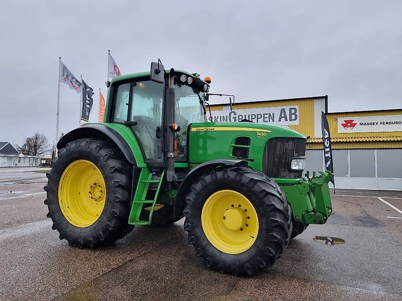 John Deere 7430