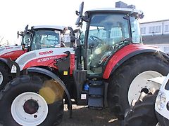 Steyr 4120 Multi mit Frontladerkonsolen