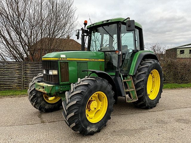 John Deere 6800