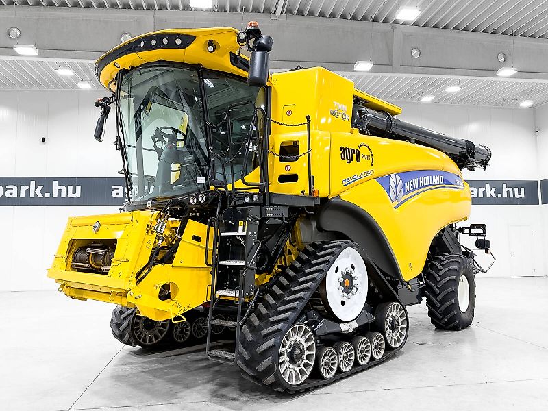 New Holland CR10.90 SmartTrax combine, with 12,5 m Varifeed header, RTK steering, tracks on the front
