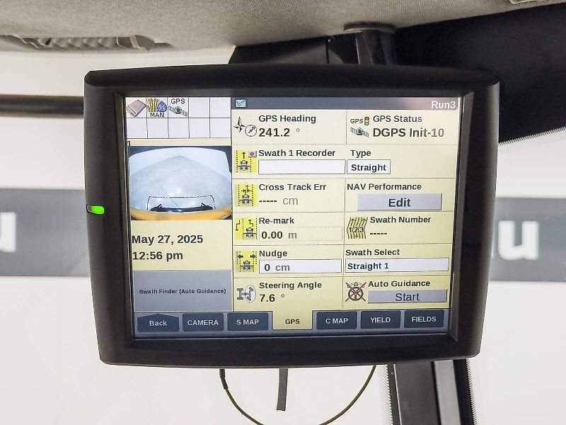 New Holland CR10.90 SmartTrax combine, with 12,5 m Varifeed header, RTK steering, tracks on the front