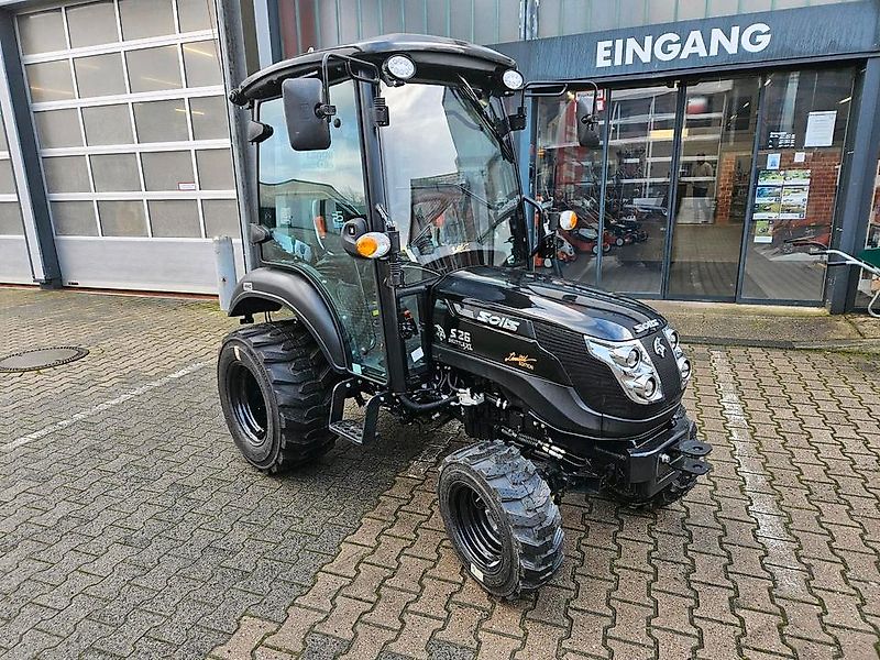 Solis 26 9+9 Panther, mit Kabine und Industrie