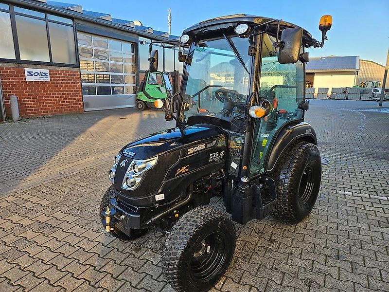 Solis 26 9+9 Panther, mit Kabine und Rasenbereifung Vorführmaschi