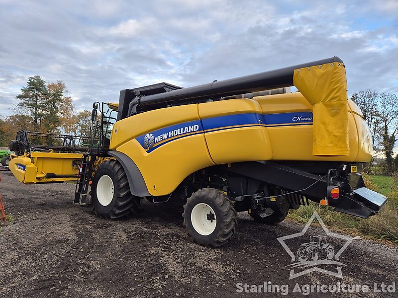 New Holland CX6080 Combine