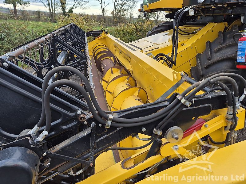 New Holland CX6080 Combine