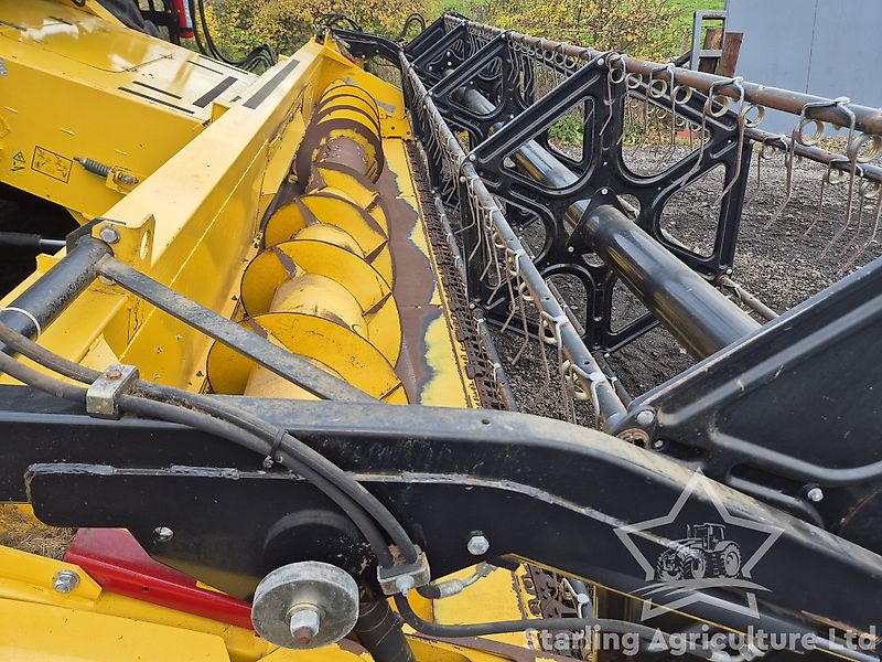 New Holland CX6080 Combine