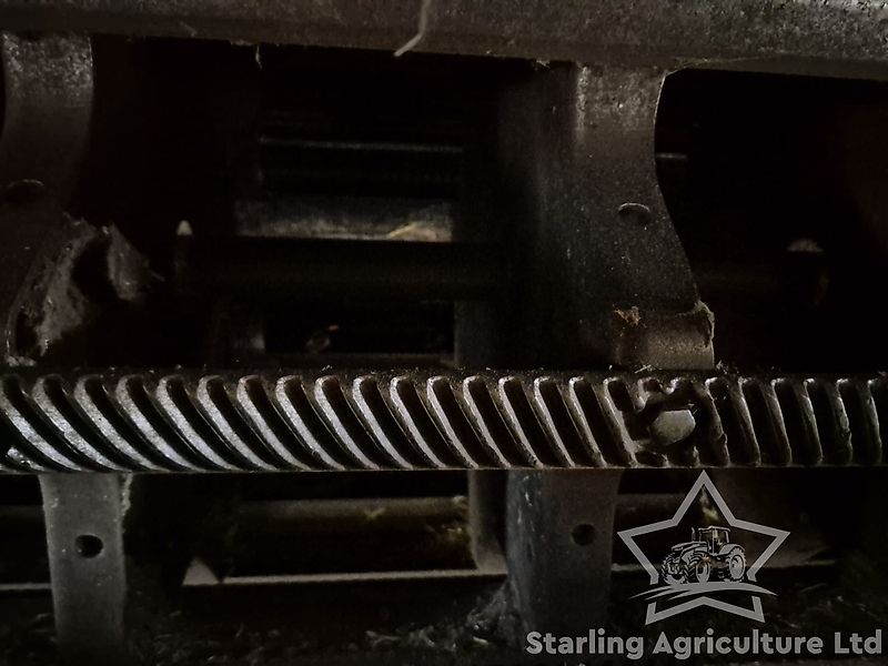 New Holland CX6080 Combine