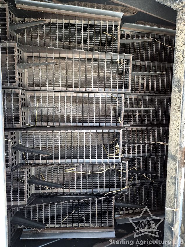 New Holland CX6080 Combine