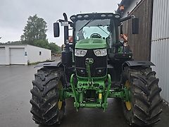 John Deere 6215R