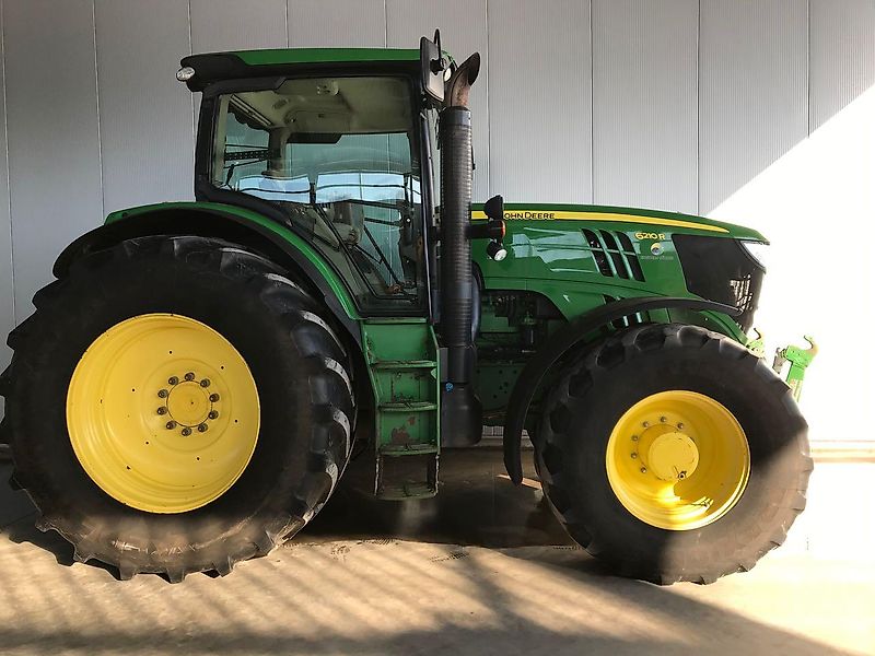 John Deere 6210R