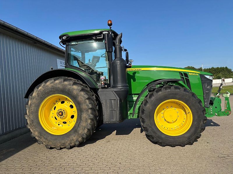 John Deere 8320R
