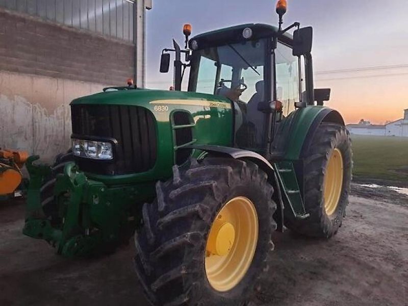 John Deere 6830