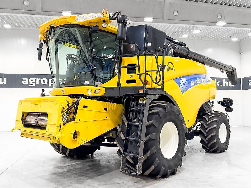 New Holland CR9090 Elevation 4WD combine, 10,7 m Varifeed header with trolley, 1050/50R32 tires