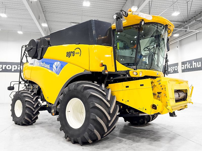 New Holland CR9090 Elevation 4WD combine, 10,7 m Varifeed header with trolley, 1050/50R32 tires