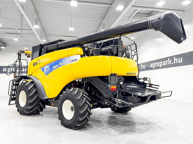 New Holland CR9090 Elevation 4WD combine, 10,7 m Varifeed header with trolley, 1050/50R32 tires