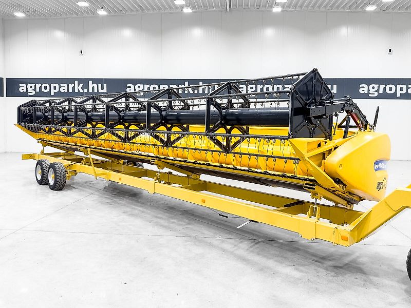 New Holland CR9090 Elevation 4WD combine, 10,7 m Varifeed header with trolley, 1050/50R32 tires