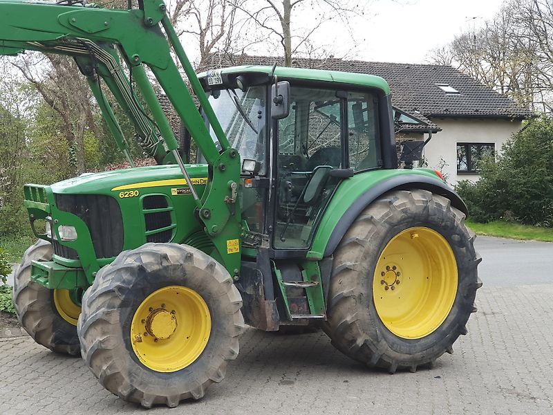 John Deere 6230