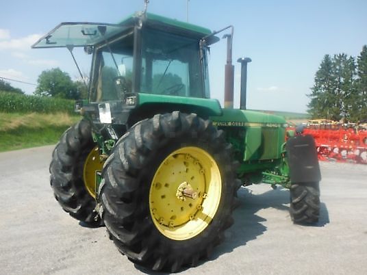 John Deere 4240