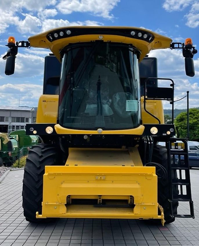 New Holland CX 5.80 inkl. 6,10m Varifeed & Wagen
