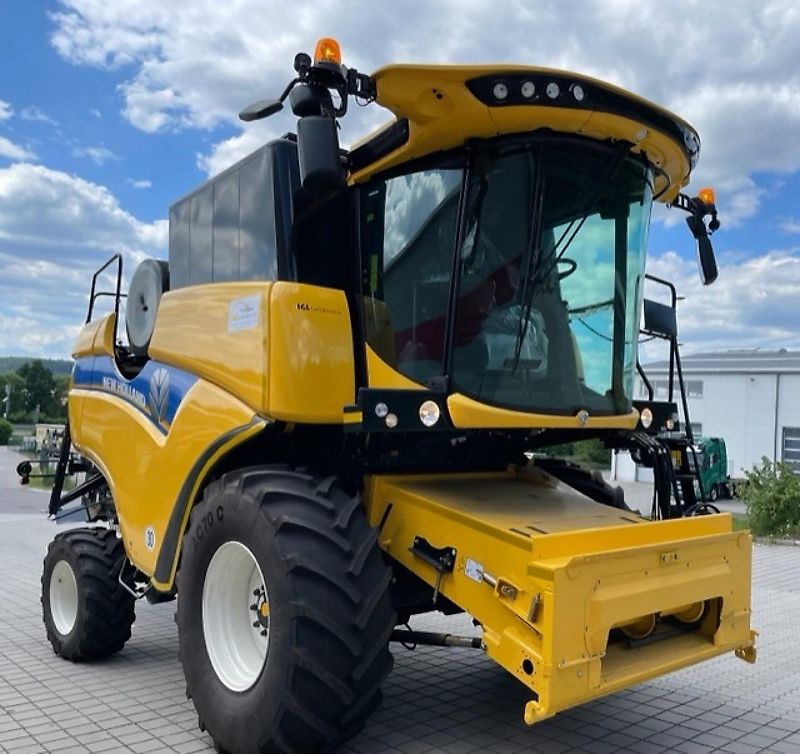 New Holland CX 5.80 inkl. 6,10m Varifeed & Wagen