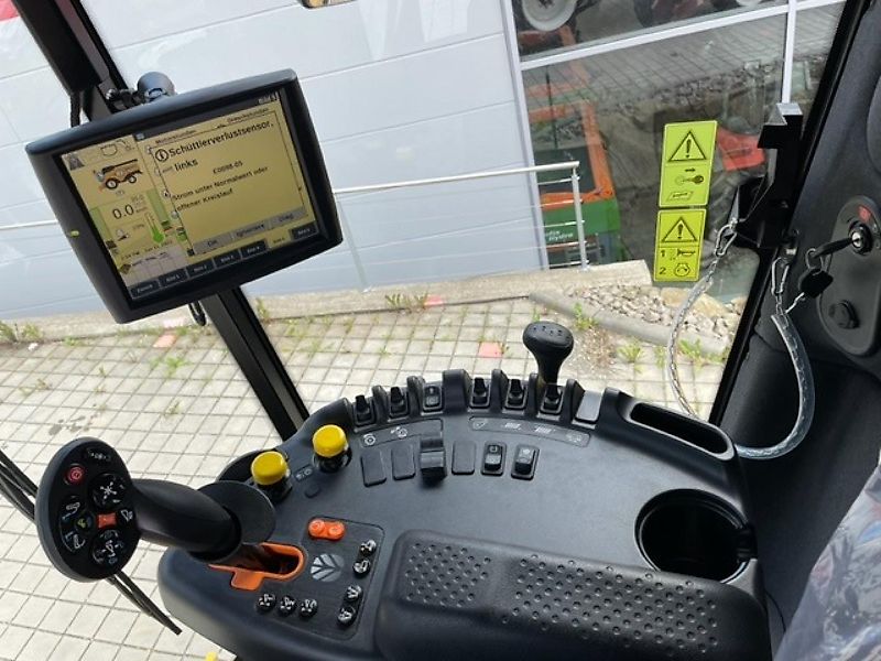 New Holland CX 5.80 inkl. 6,10m Varifeed & Wagen