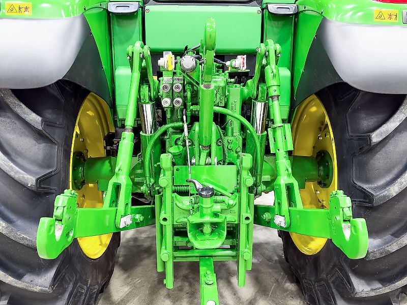 John Deere 6330 Premium tractor, PowerQuad 40 km/h, TLS, air brakes, Command Center