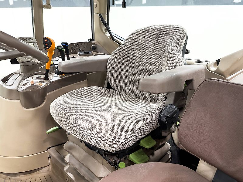 John Deere 6330 Premium tractor, PowerQuad 40 km/h, TLS, air brakes, Command Center