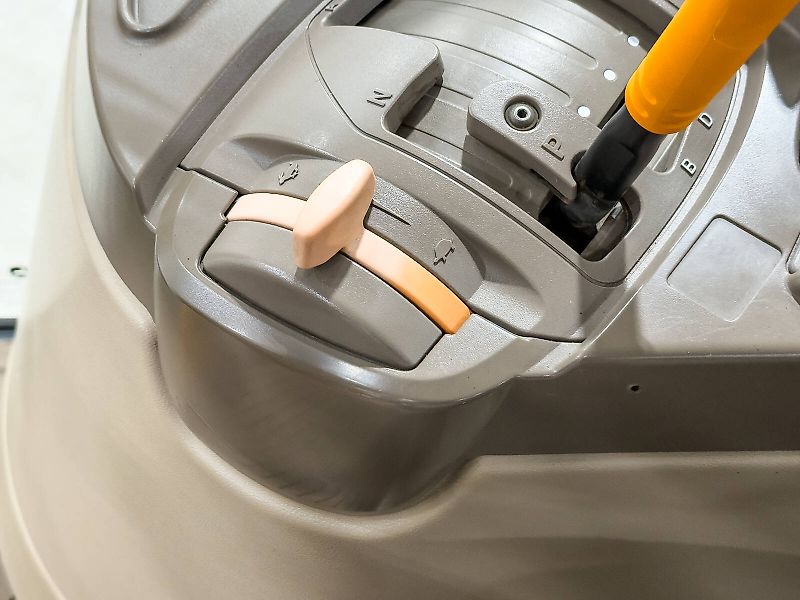 John Deere 6330 Premium tractor, PowerQuad 40 km/h, TLS, air brakes, Command Center