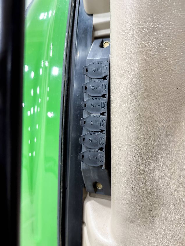 John Deere 6330 Premium tractor, PowerQuad 40 km/h, TLS, air brakes, Command Center