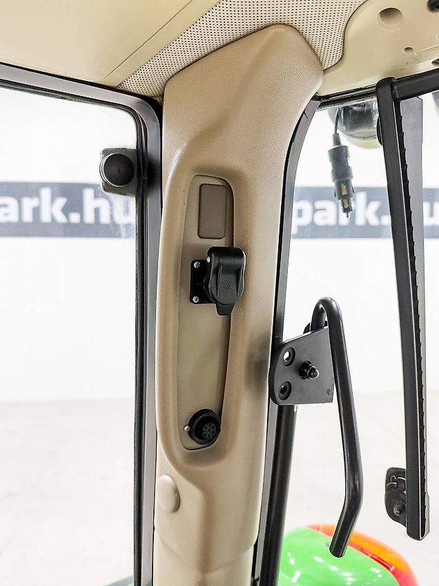 John Deere 6330 Premium tractor, PowerQuad 40 km/h, TLS, air brakes, Command Center