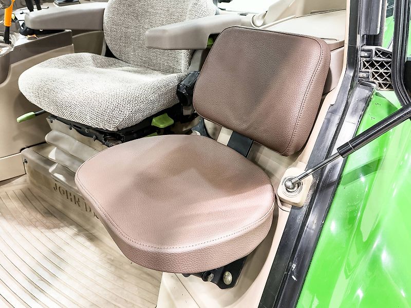 John Deere 6330 Premium tractor, PowerQuad 40 km/h, TLS, air brakes, Command Center