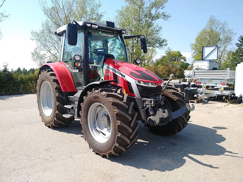 Massey Ferguson 5S.145