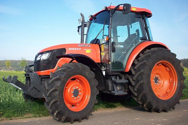 Kubota M8540