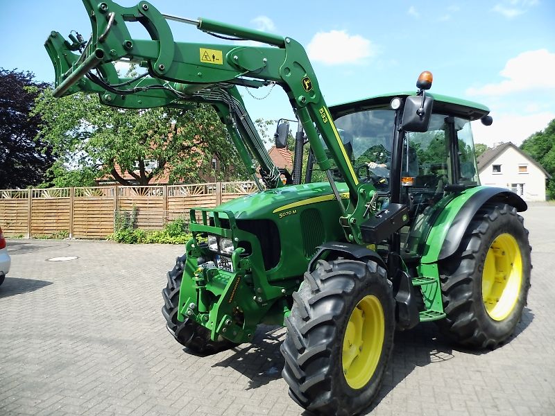John Deere 5070M