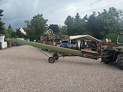 Förderband 8 Meter, 8 Meter, umgebaut auf Zapfwelle weil Elektromotor defekt, Rohrrahmen unten stark rostig