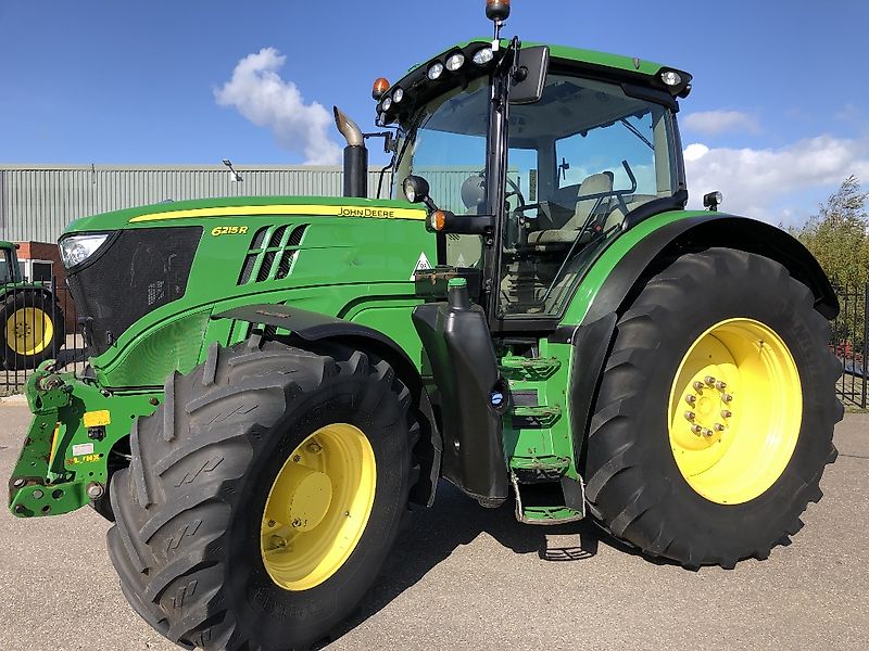 John Deere 6215R