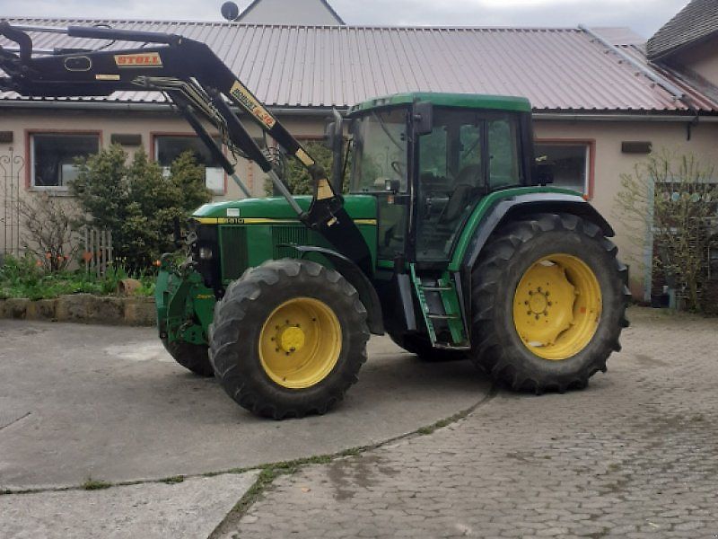 John Deere 6810