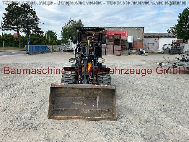 JCB 403 PLUS 50PS Klappdach -Demo-